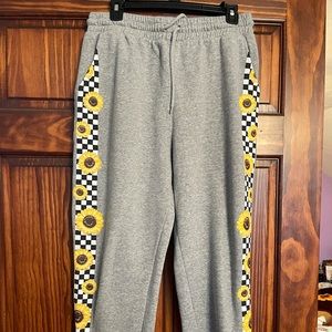 Size large Rue 21 sunflower print sweatpants